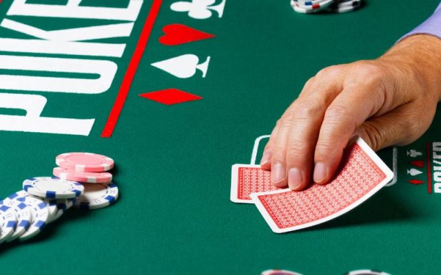 Hướng dẫn cách chơi Poker chi tiết cho người mới thắng là dễ