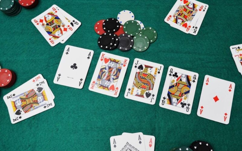 Hướng dẫn cách chơi Xì Tố chi tiết cho người mới thắng là dễ 1 Cách chơi xì tố Texas Hold’em cho người mới